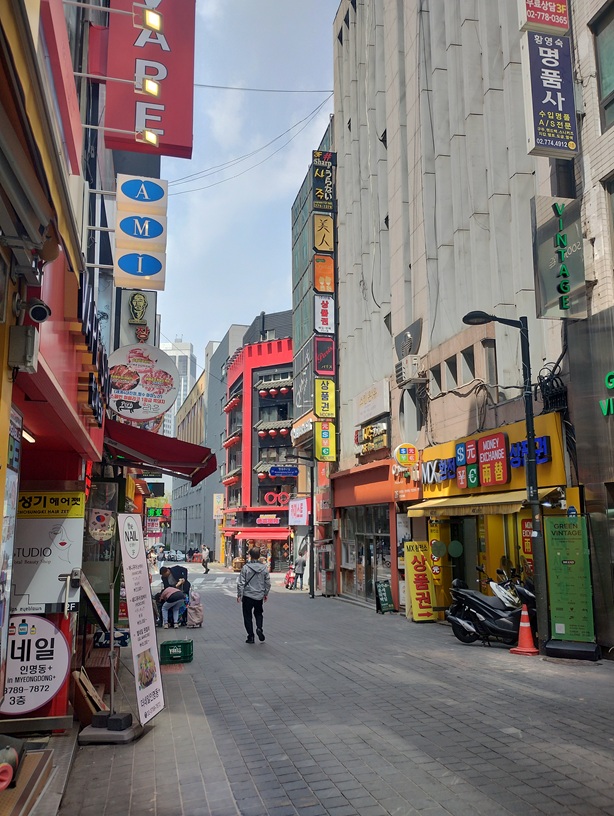 韓国、ソウル明洞の町並み