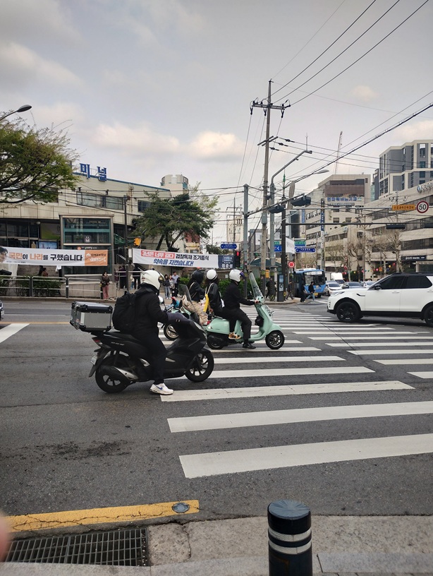 韓国ソウルの朝の通勤風景